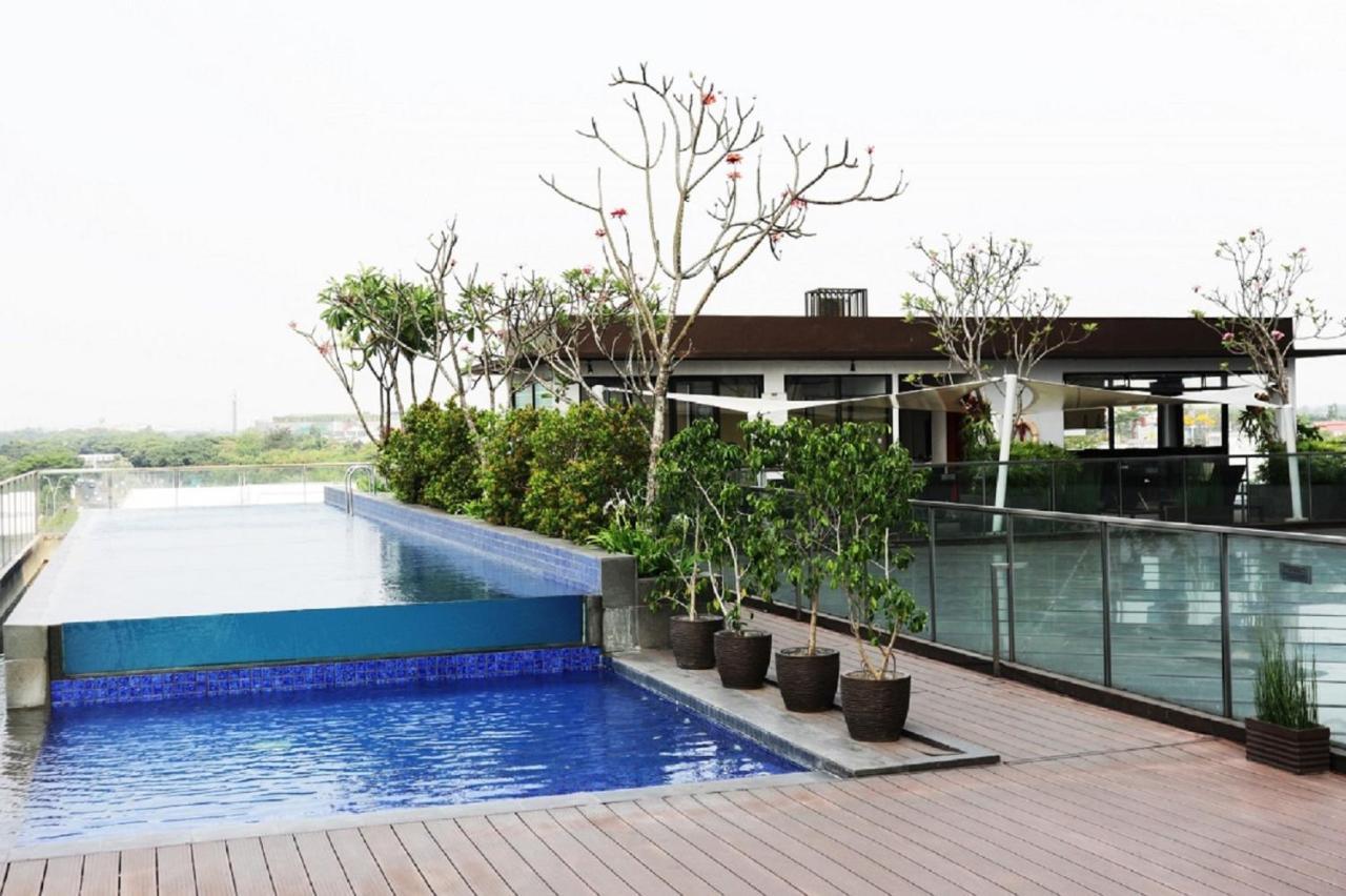 Hotel Santika Premiere Bintaro Serpong Esterno foto