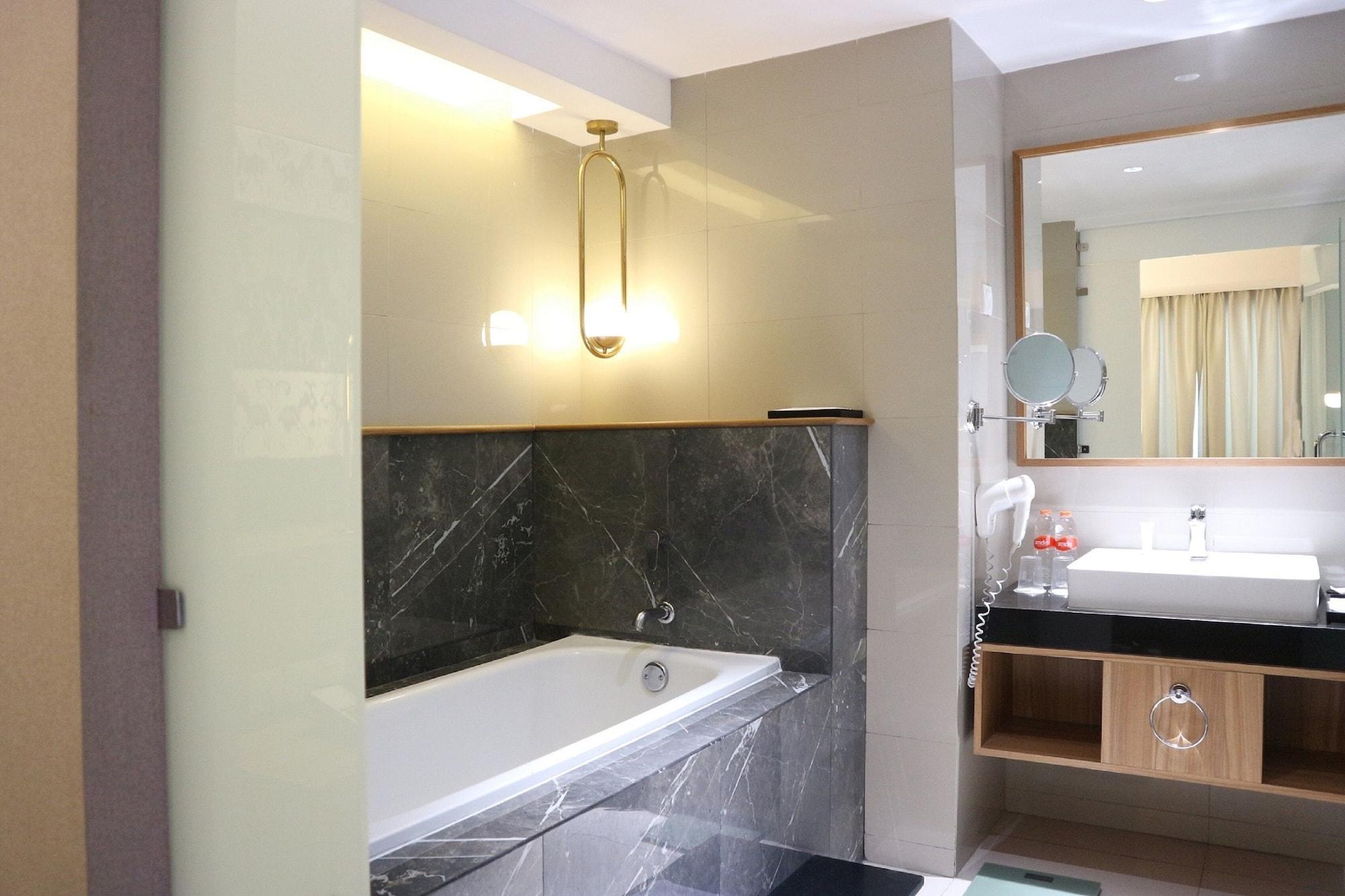 Hotel Santika Premiere Bintaro Serpong Esterno foto