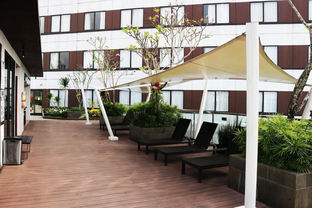 Hotel Santika Premiere Bintaro Serpong Esterno foto